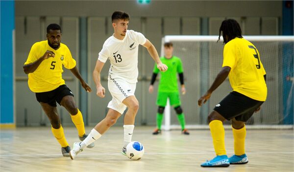 Bóng đá futsal trong nhà