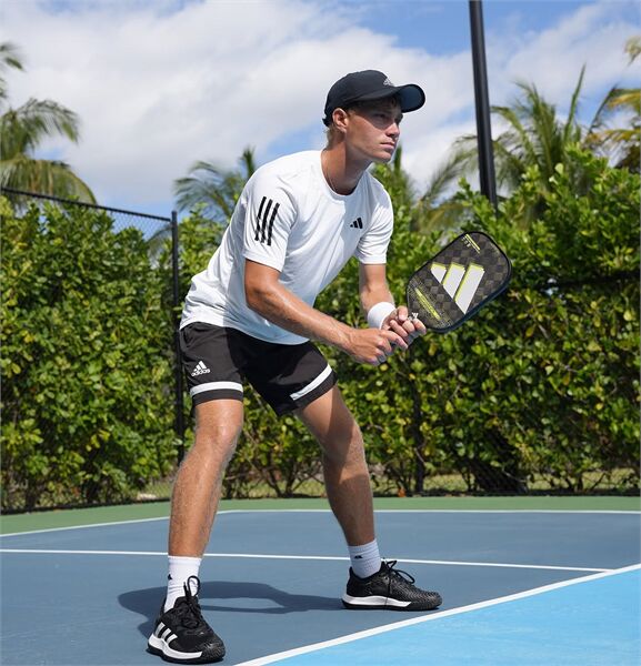 Các thương hiệu quần áo và giày Pickleball nổi bật