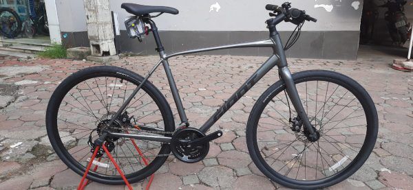 Xe đạp touring Giant ESCAPE 3 D 2020***