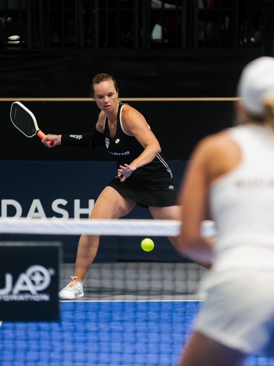 Vì sao nữ giới nên chọn vợt pickleball riêng?