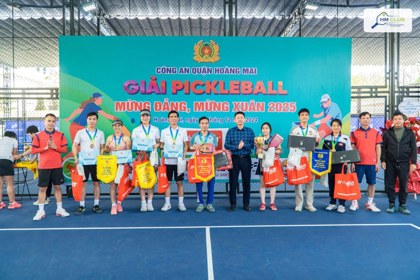 Hoạt động ngoại khóa và hội thảo: