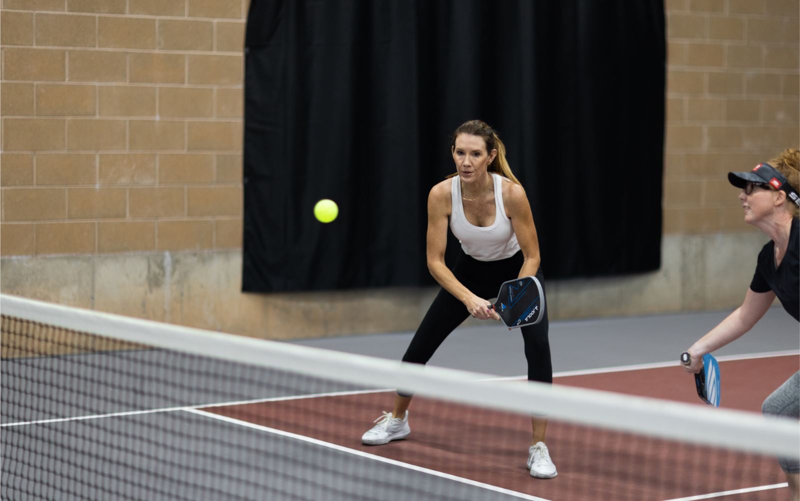 Bóng Pickleball cho thi đấu trong nhà