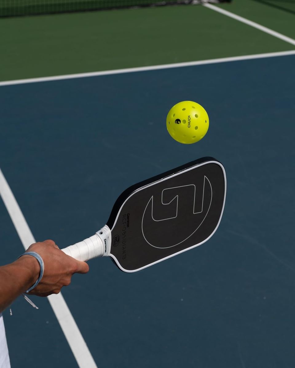 Có thương hiệu nào nổi bật về bóng Pickleball chuẩn USAPA không?
