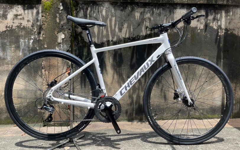 Chevaux AK Pro mầu Trắng