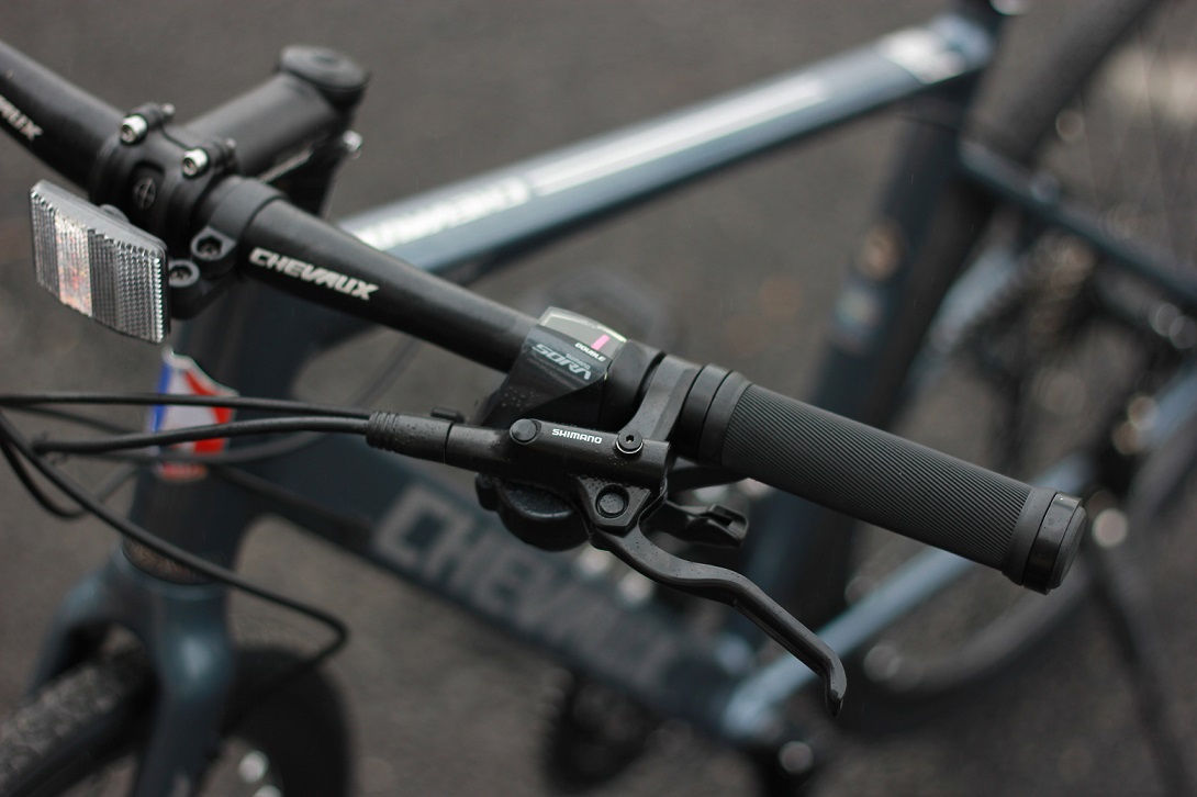 Phanh dầu Shimano MT200