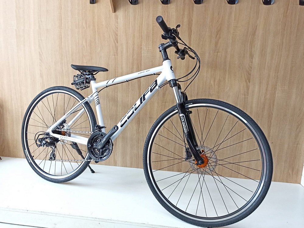 Bánh xe 700*32C giúp xe nhanh và nhẹ hơn
