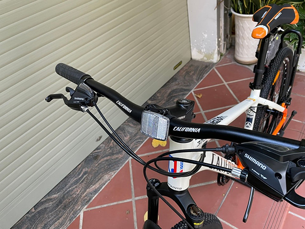tay lái xe đạp địa hình thể thao California 370cc 2024