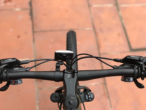 tay lái xe đạp địa hình thể thao California 750cc