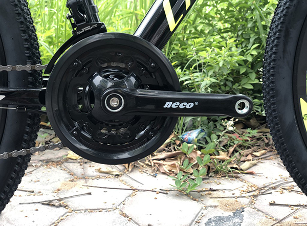 Bộ truyền động SHIMANO 21 tốc độ cho khả năng dễ dàng tăng tốc