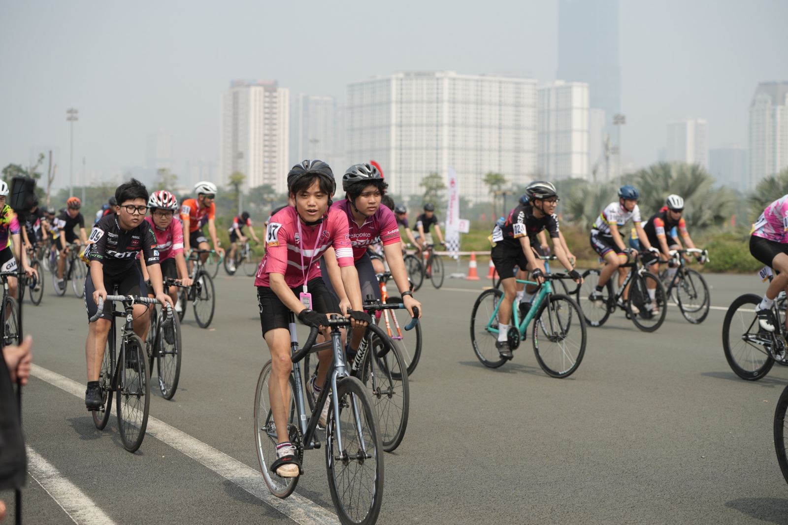 Xe Fixed Gear có phù hợp với giới trẻ tham gia đua xe không?