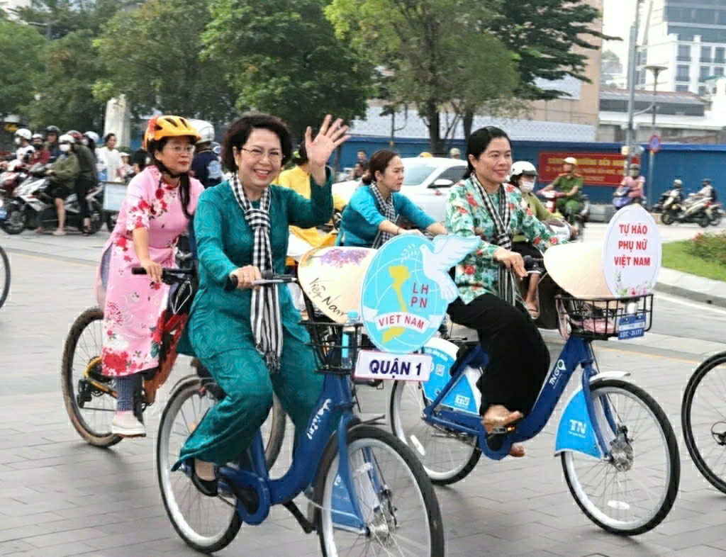 Xe đạp nữ Nhật có phù hợp cho cả các bạn gái trẻ và phụ nữ trung niên không?