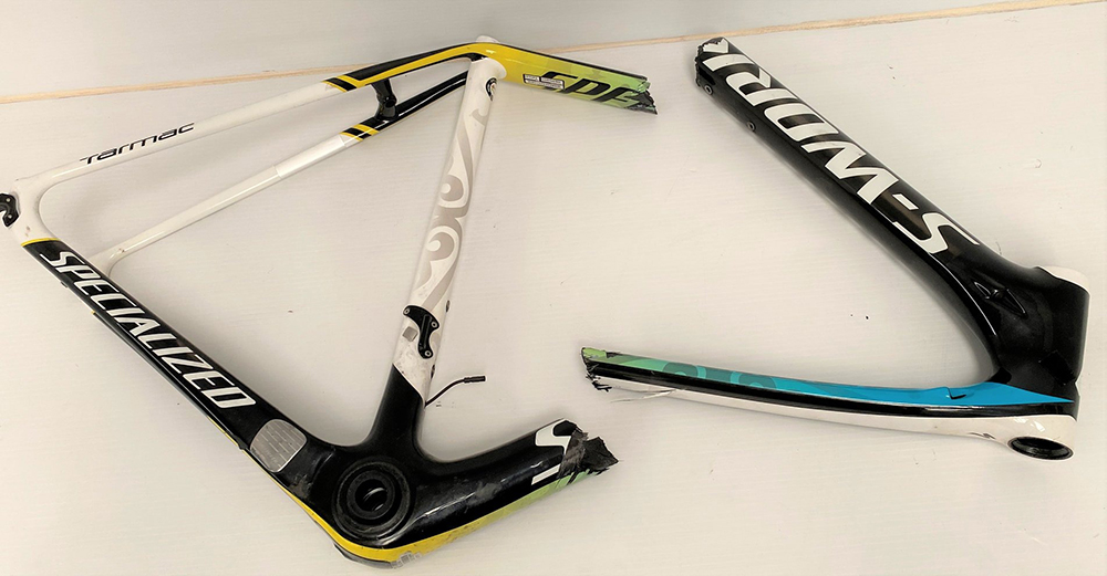 Dễ hư hỏng khi va đập mạnh hoặc tác động sai chiều