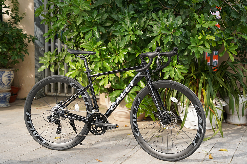 Xe đạp đua (Road Bike)