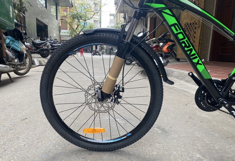 Bánh xe nhiều gai chống trượt