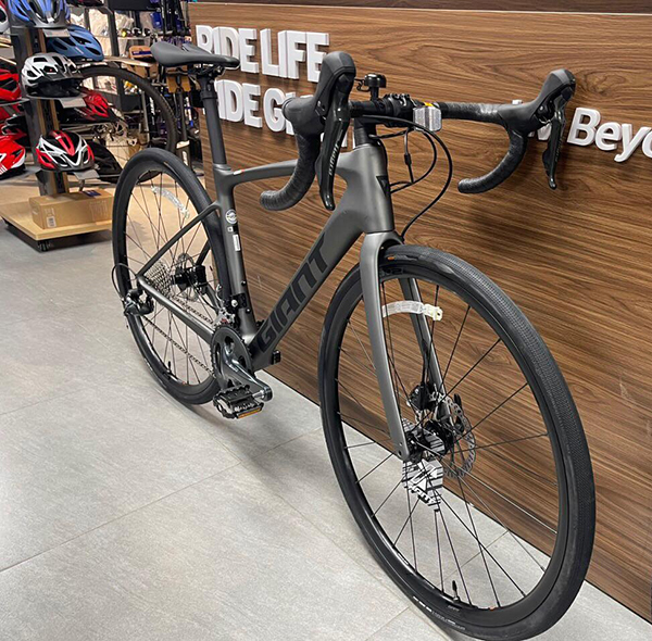 tay lái xe đạp đua Giant DEFY ADV E 2023
