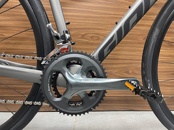 đùi đĩa xe đạp đua Giant DEFY ADV E 2023