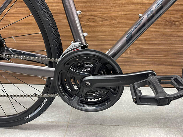 đùi đĩa xe đạp touring Giant ESCAPE 2 2024