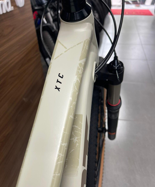 khung xe đạp địa hình thể thao Giant XTC 820 29 2024