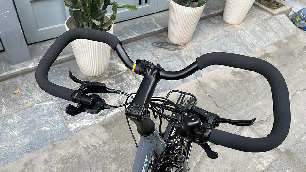 tay lái xe đạp touring Giant TROOPER 5300 2024