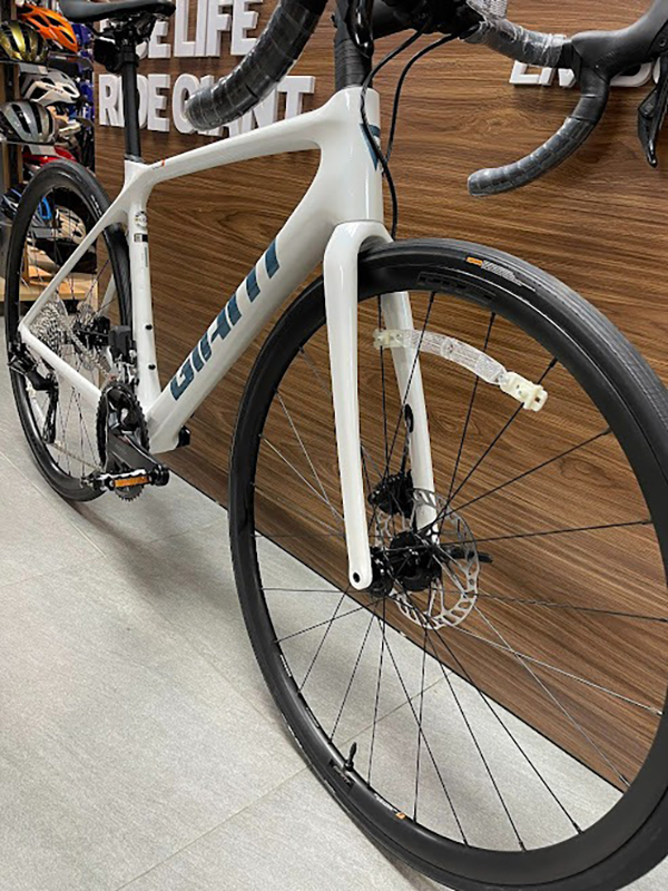 sườn xe đạp đua Giant TCR ADV 1 D-KOM 2023