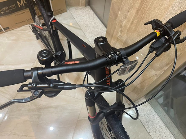 tay lái xe đạp địa hình thể thao Giant XTC 800 PLUS 2023