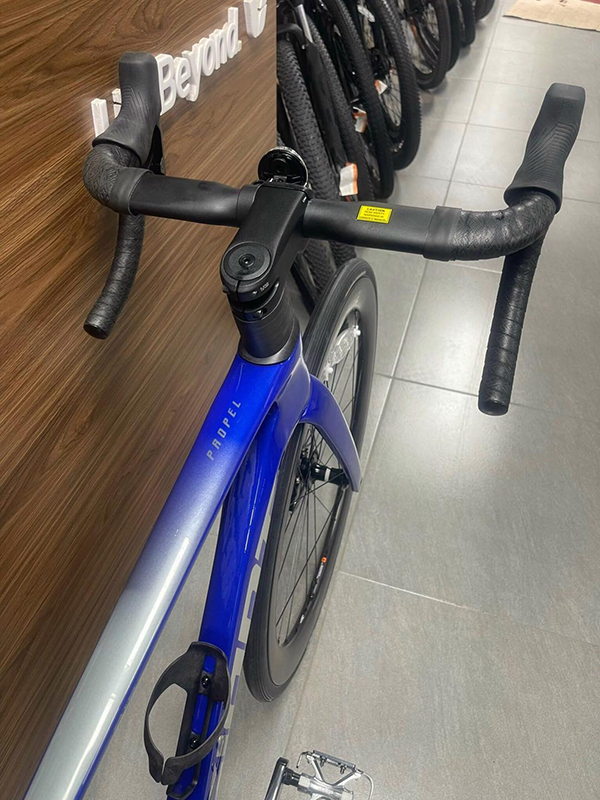 tay lái xe đạp đua Giant PROPEL ADV 1 2024