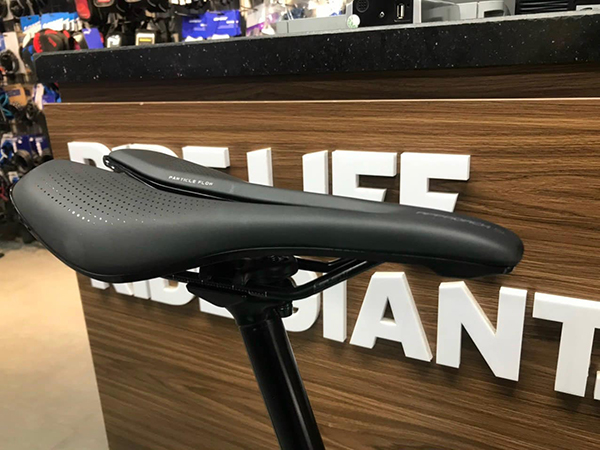 yên xe đạp đua Giant REVOLT X ADV PRO 2 2023