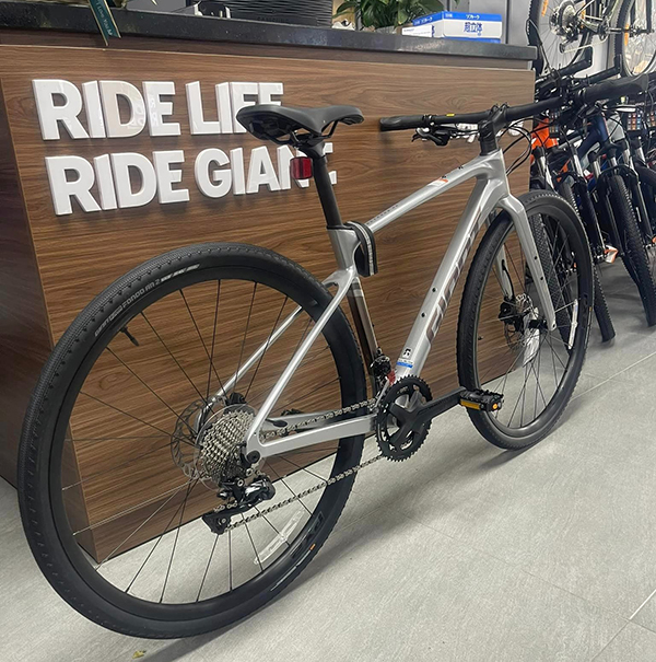 bộ truyền động xe đạp touring Giant FASTROAD AR ADV 1 2023