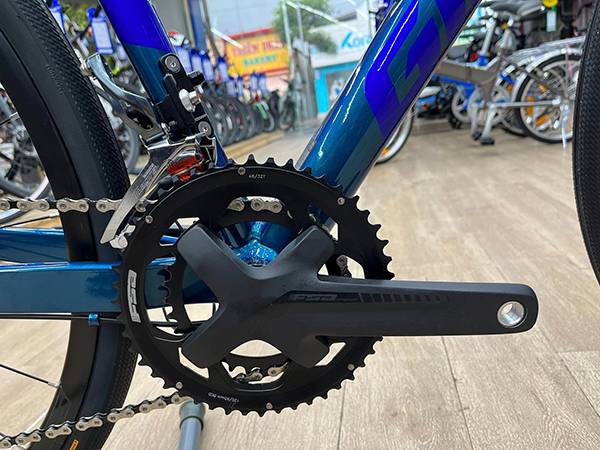đùi đĩa xe đạp touring Giant Fastroad 1 2024