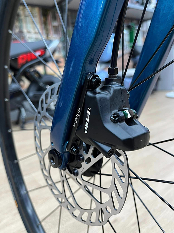 phanh đĩa xe đạp touring Giant Fastroad 1 2024