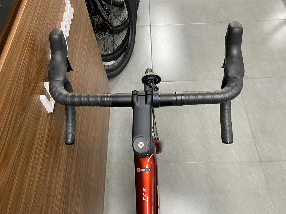 ghi đông xe đạp đua Giant TCR ADV 1 KOM 2025