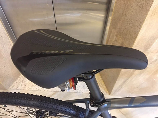 Di chuyển êm ái với yên xe Giant Sport
