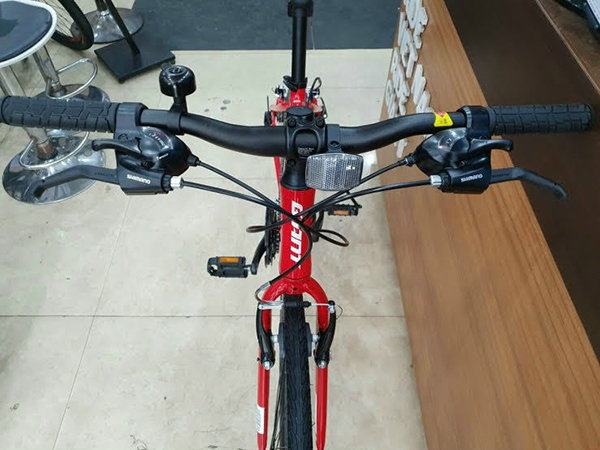Giant Escape 3 E 2021 tay lái thể thao