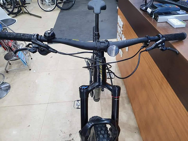 Ghi đông Giant Contact Trail cho khả năng kiểm soát xe dễ dàng
