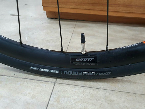 An toàn di chuyển với bộ bánh Giant S-R2