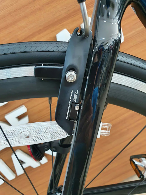 Phanh vành tích hợp công nghệ Giant SpeedControl