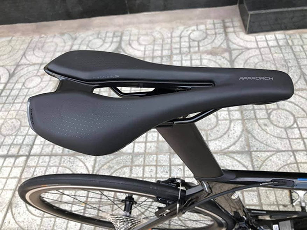 Cọc yên Giant Vector Composite cứng cáp
