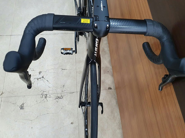 Di chuyển ổn định với ghi đông Giant Contact SLR Aero