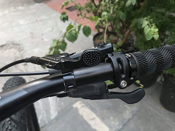 Tăng tốc hiệu quả nhờ bộ truyền động Shimano cao cấp