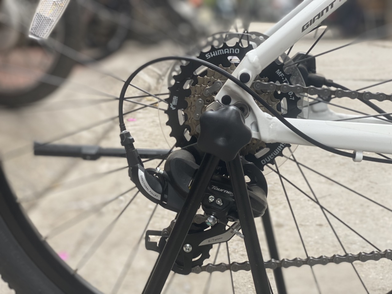 Líp sau Shimano Tourney 7 tầng