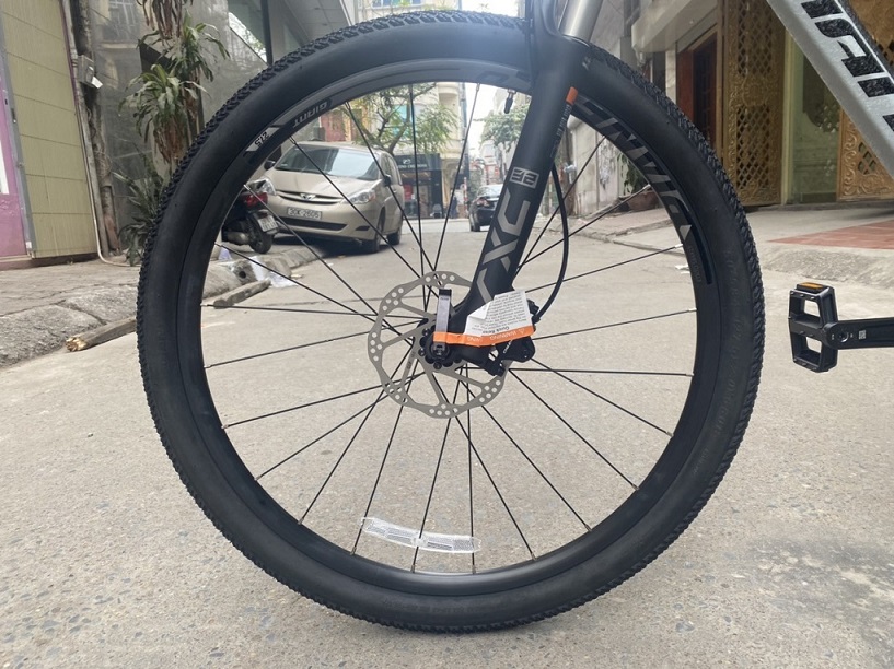 Bánh xe 27.5*2.0 giúp xe đi nhanh và đầm hơn