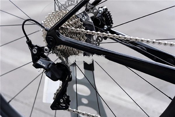 Đề sau SHIMANO 105 11s và líp SHIMANO 105 11x30T