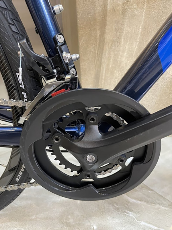 Giant REVOLT F2 2022 trang bị bộ đề shimano
