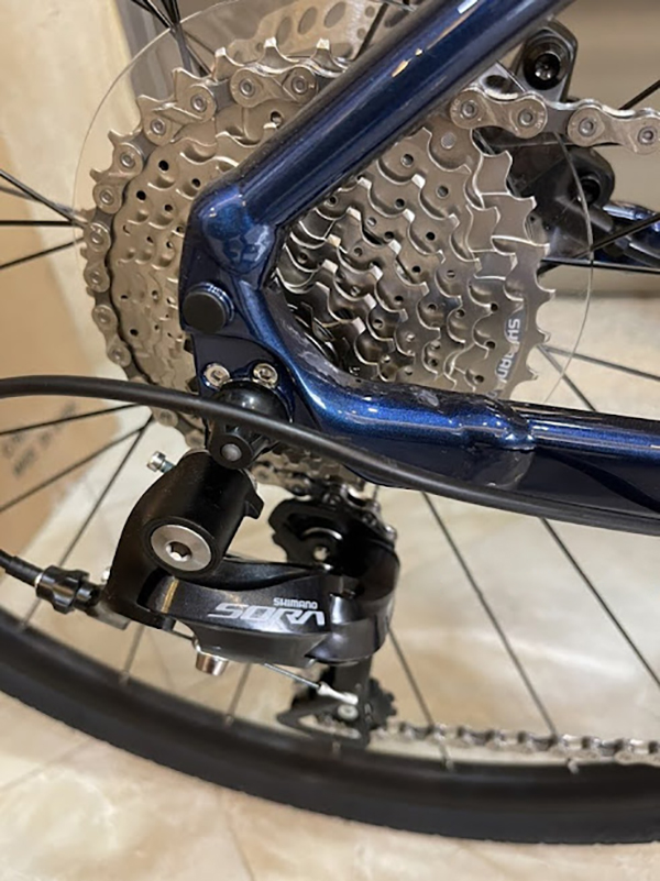 Giant REVOLT F2 2022 trang bị bộ đề shimano