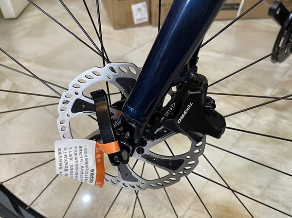 Giant REVOLT F2 2022 với phanh dầu cao cấp