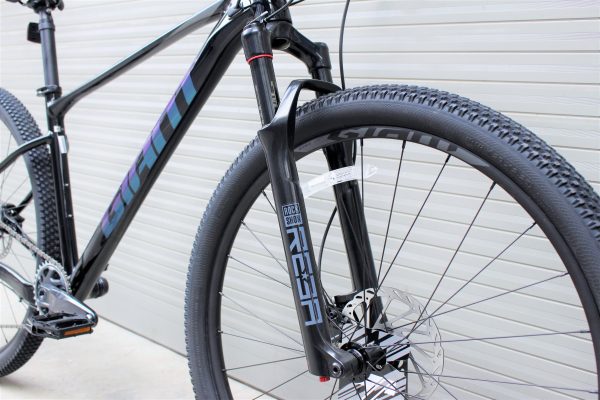 Vượt mọi địa hình với phuộc trước RockShox