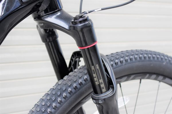 RockShox Reba có hành trình phuộc 100 mm