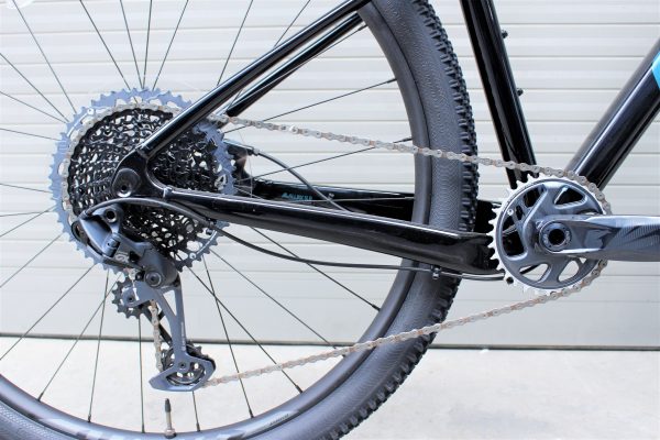 Sang số mượt mà với bộ truyền động SRAM GX