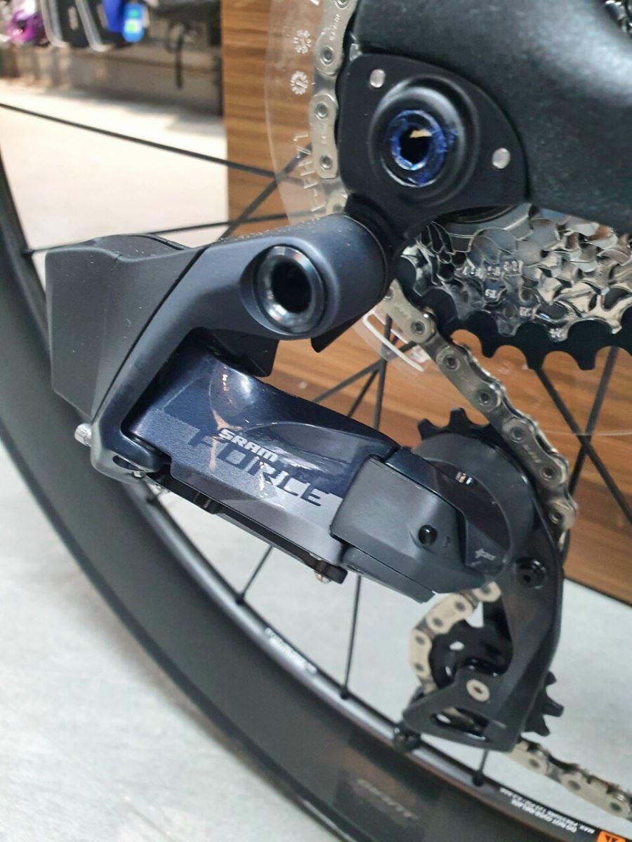 líp SRAM Force, 12-speed, 10x28