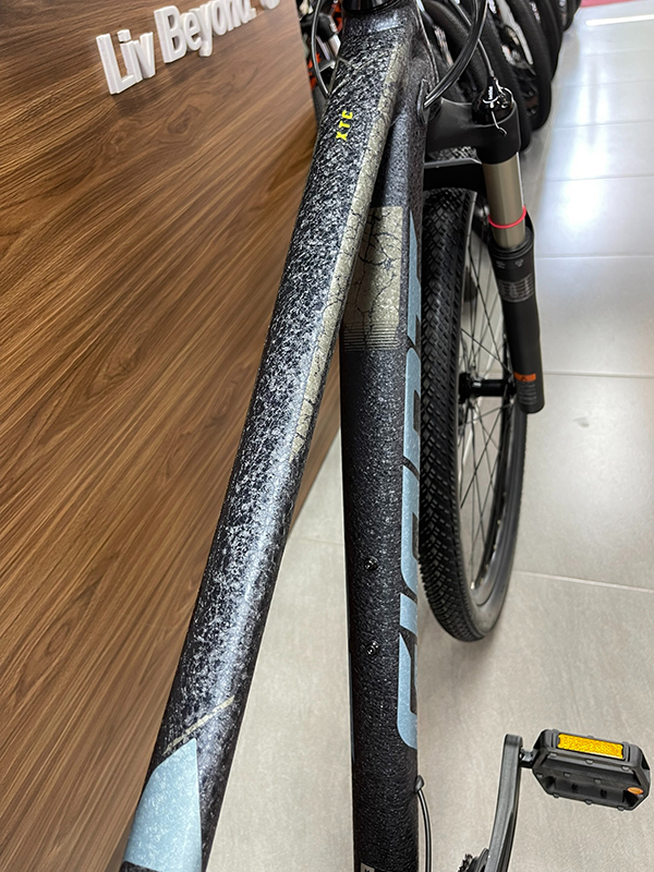 sườn xe đạp địa hình thể thao Giant XTC 800 2023